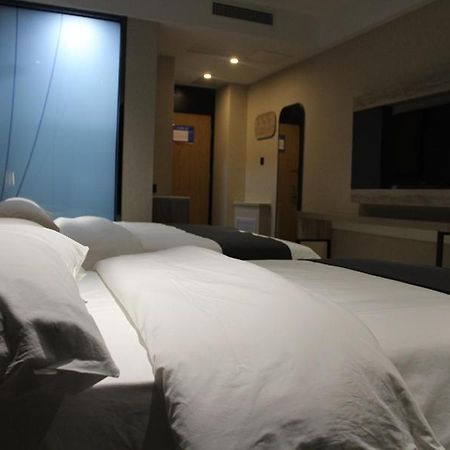Thank Inn Plus Hotel Shandong Qingdao Olympic Sailing May 4Th Square Exteriör bild