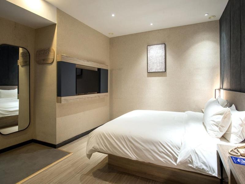Thank Inn Plus Hotel Shandong Qingdao Olympic Sailing May 4Th Square Exteriör bild