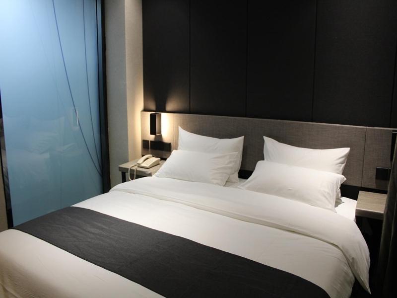 Thank Inn Plus Hotel Shandong Qingdao Olympic Sailing May 4Th Square Exteriör bild