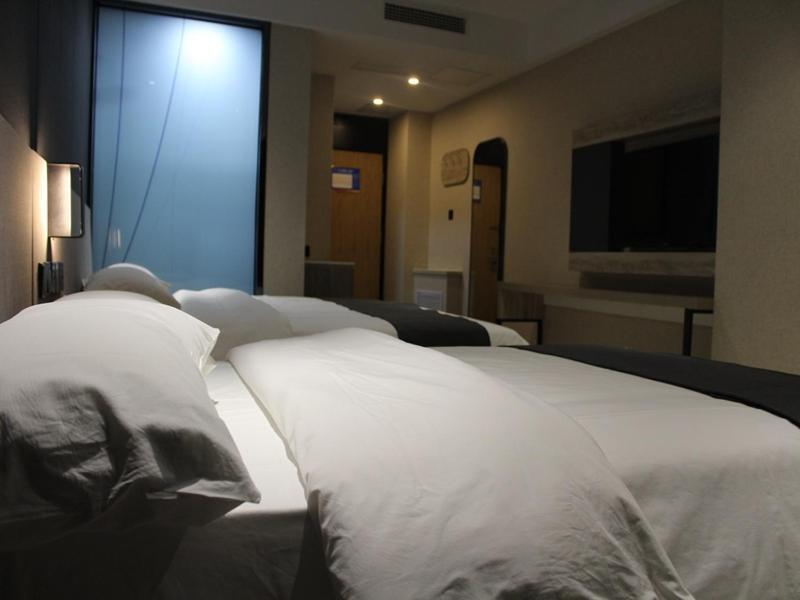 Thank Inn Plus Hotel Shandong Qingdao Olympic Sailing May 4Th Square Exteriör bild